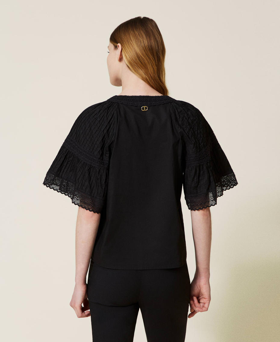 Muslin blouse with lace Black Woman 221TT2034-04