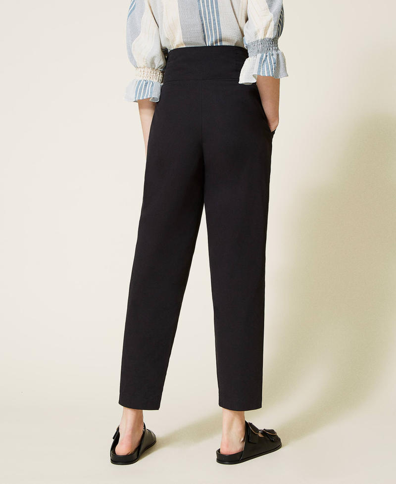 Poplin trousers with weaving