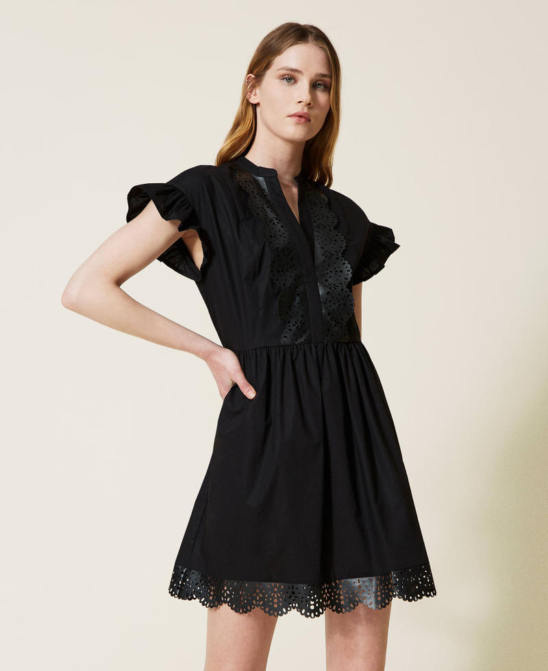 Короткое платье с лазерной вышивкой Черный женщина 221TT2104-02