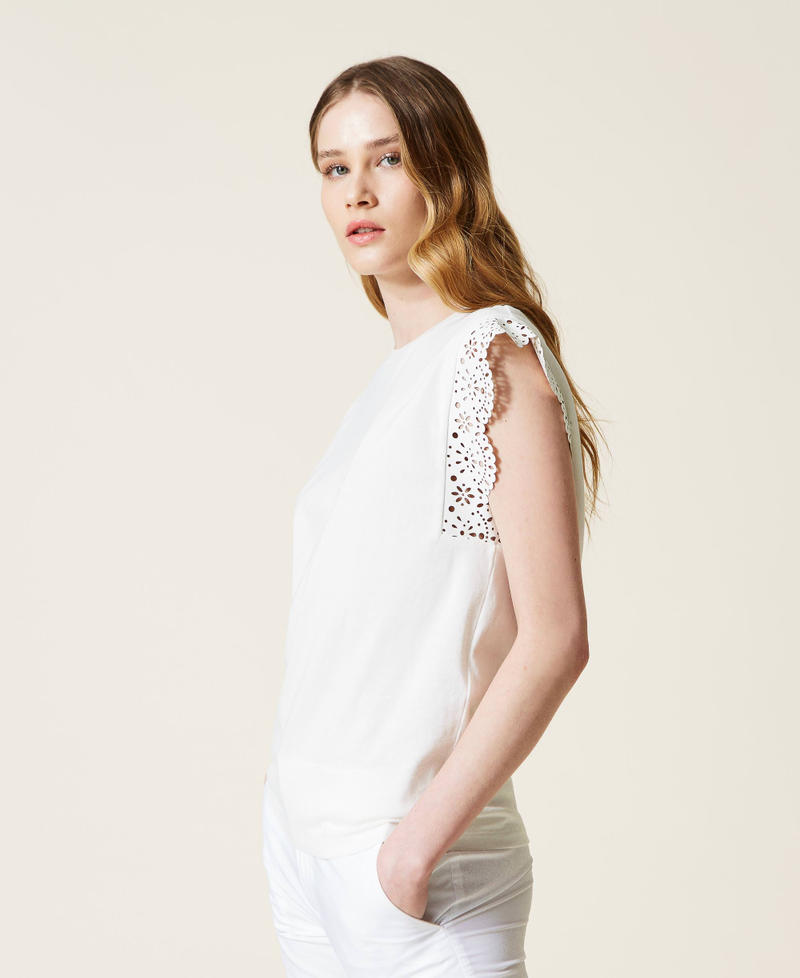 Camiseta con bordado con l&aacute;ser