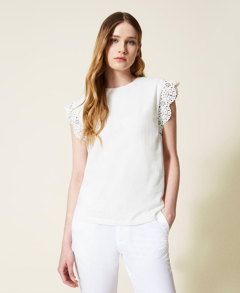 Camiseta con bordado con l&aacute;ser