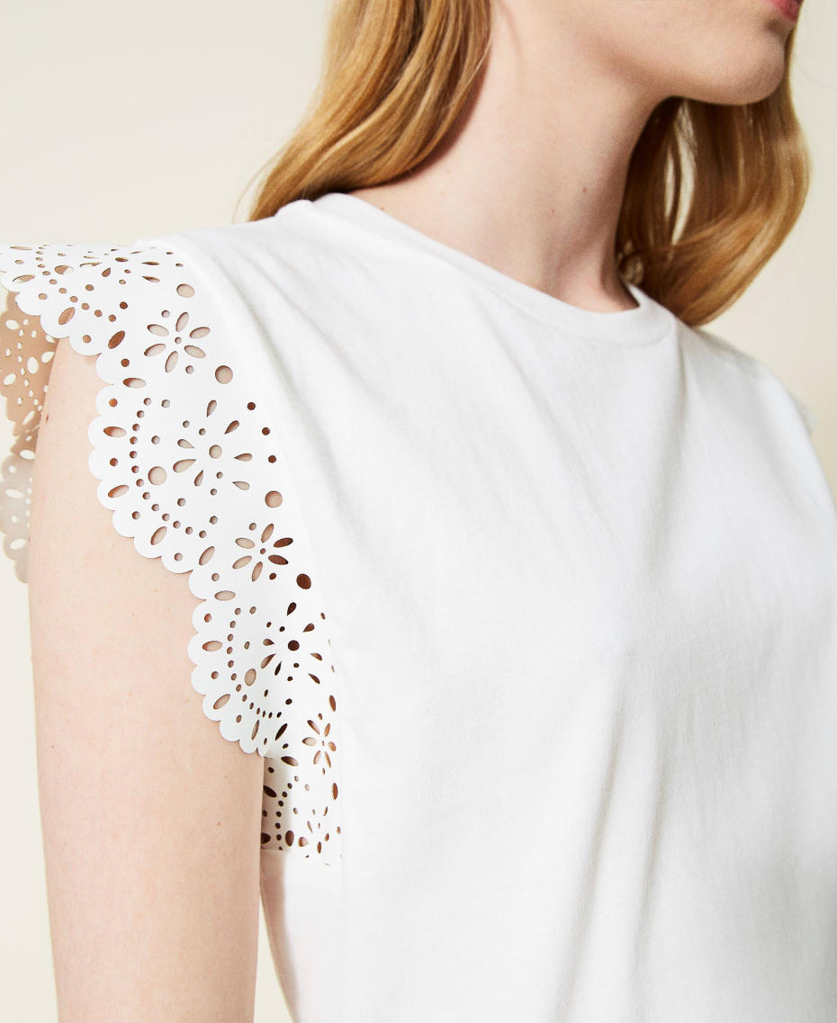 Camiseta con bordado con l&aacute;ser