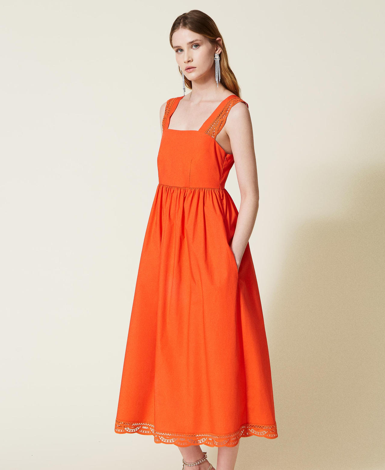 Robe longue en popeline avec dentelle