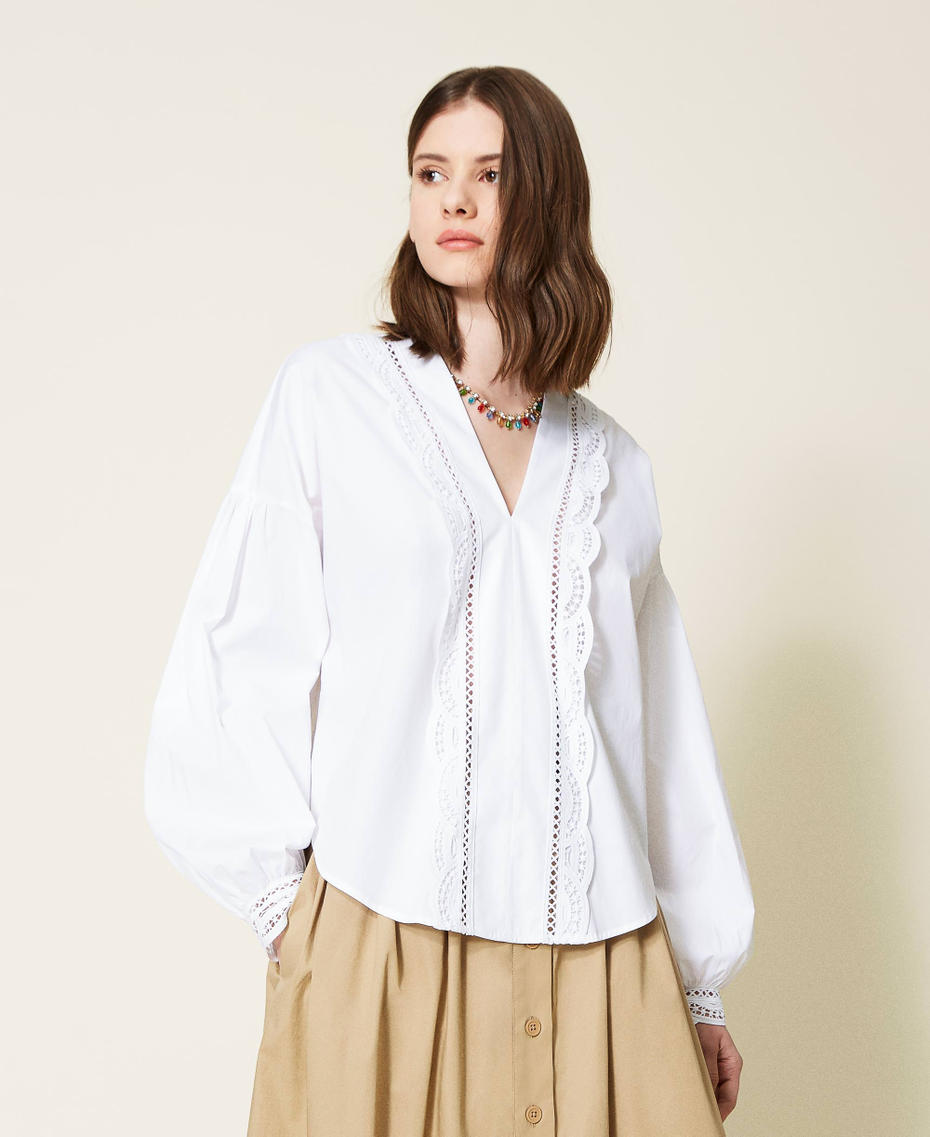 Poplin blouse with embroidery and lace White Woman 221TT2134-01