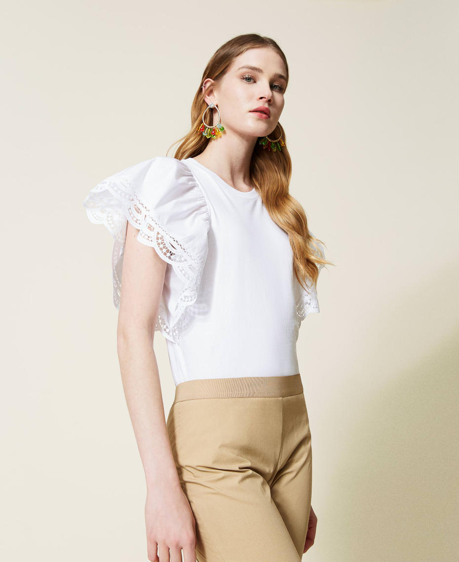 Regular t-shirt with lace sleeves