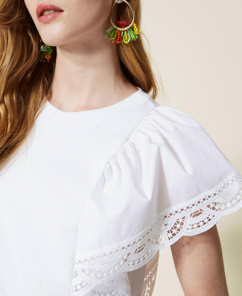 Regular t-shirt with lace sleeves