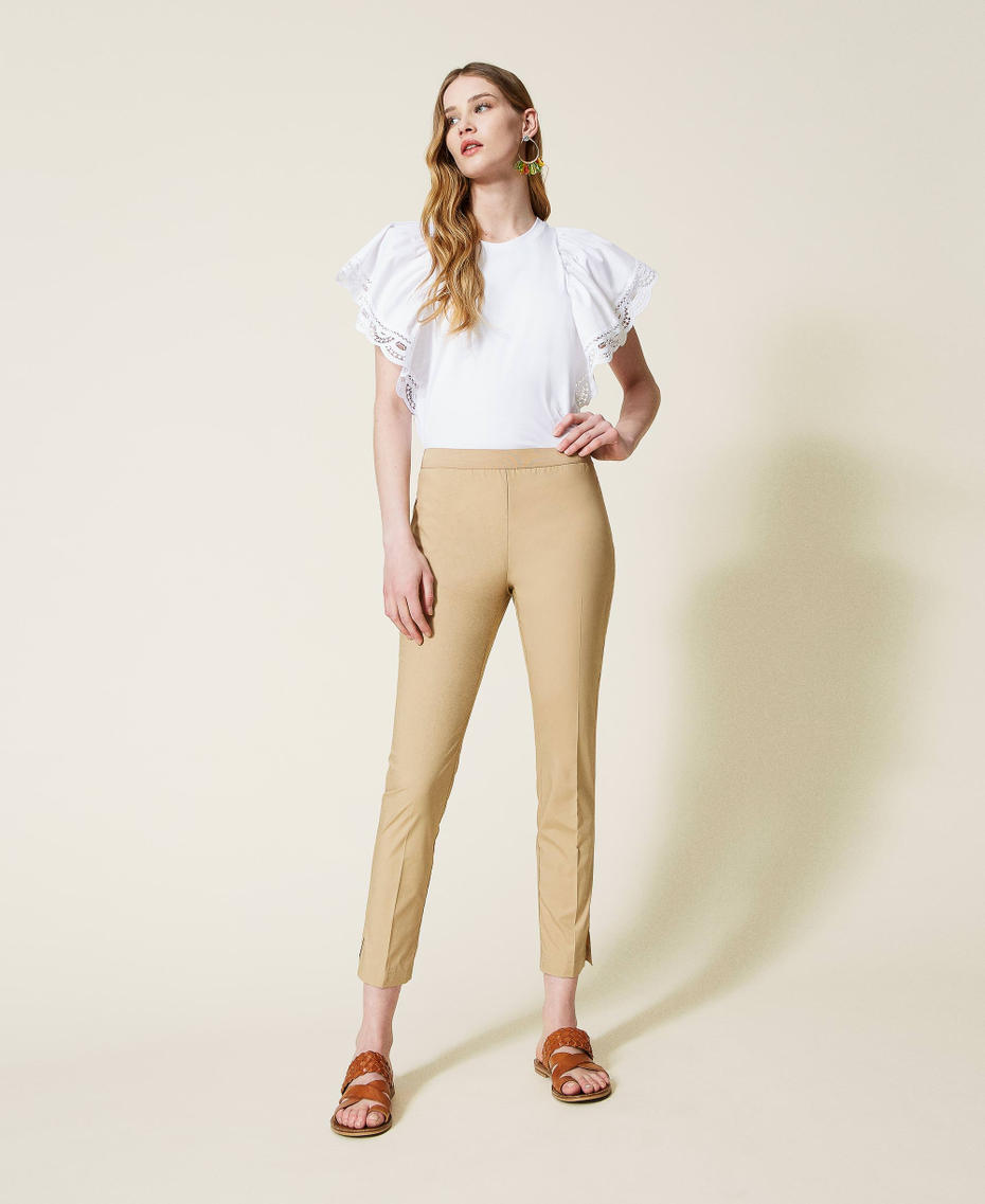 Regular t-shirt with lace sleeves