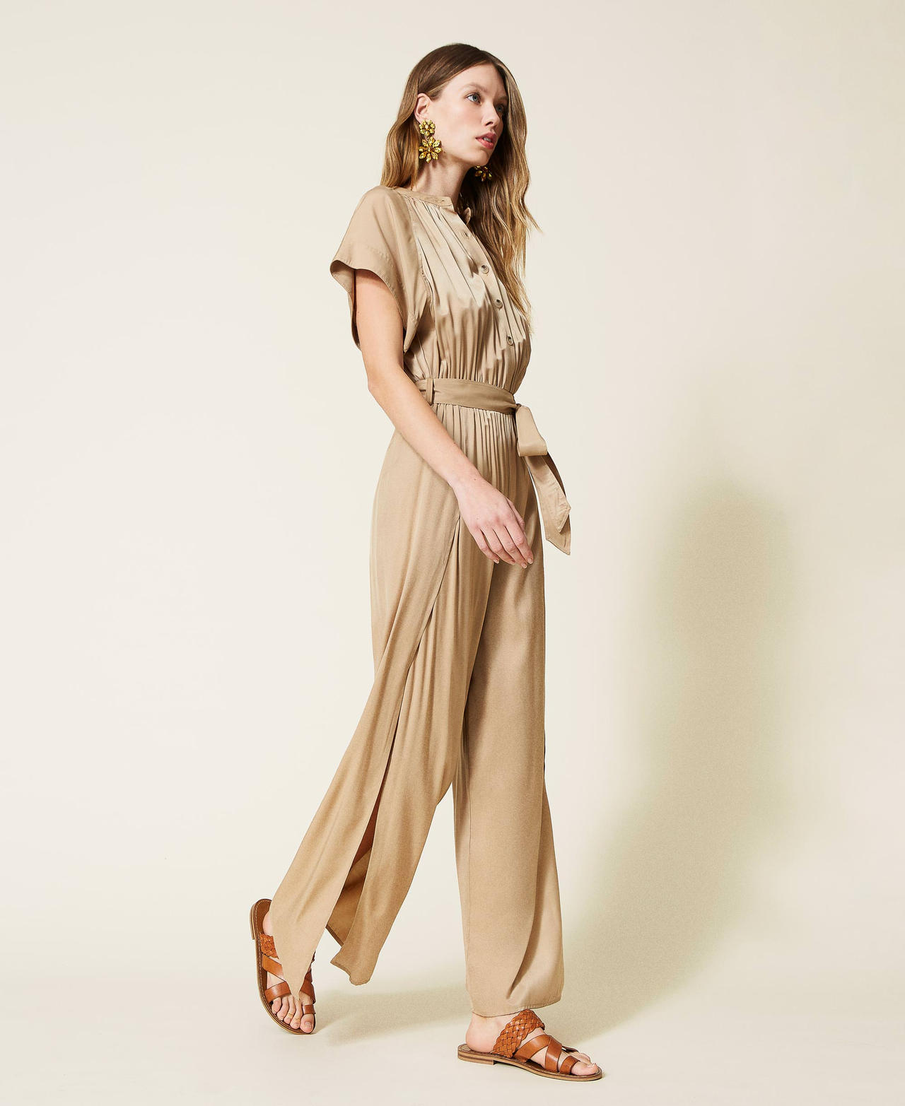 Twill jumpsuit with belt