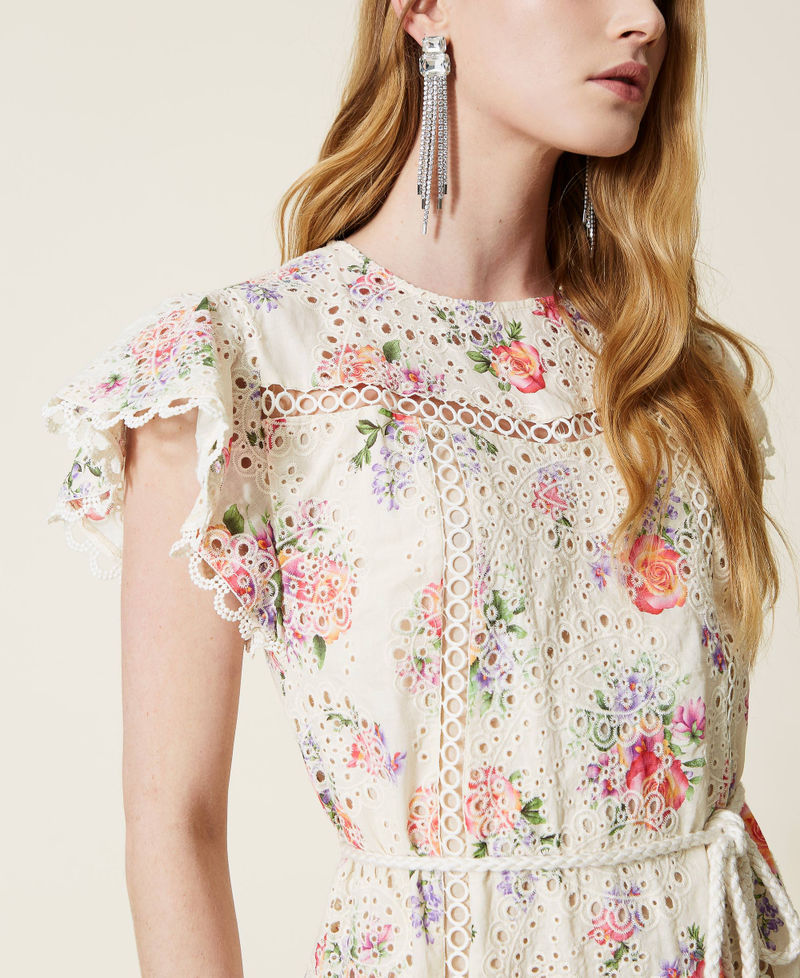 Robe courte fleurie avec broderie anglaise