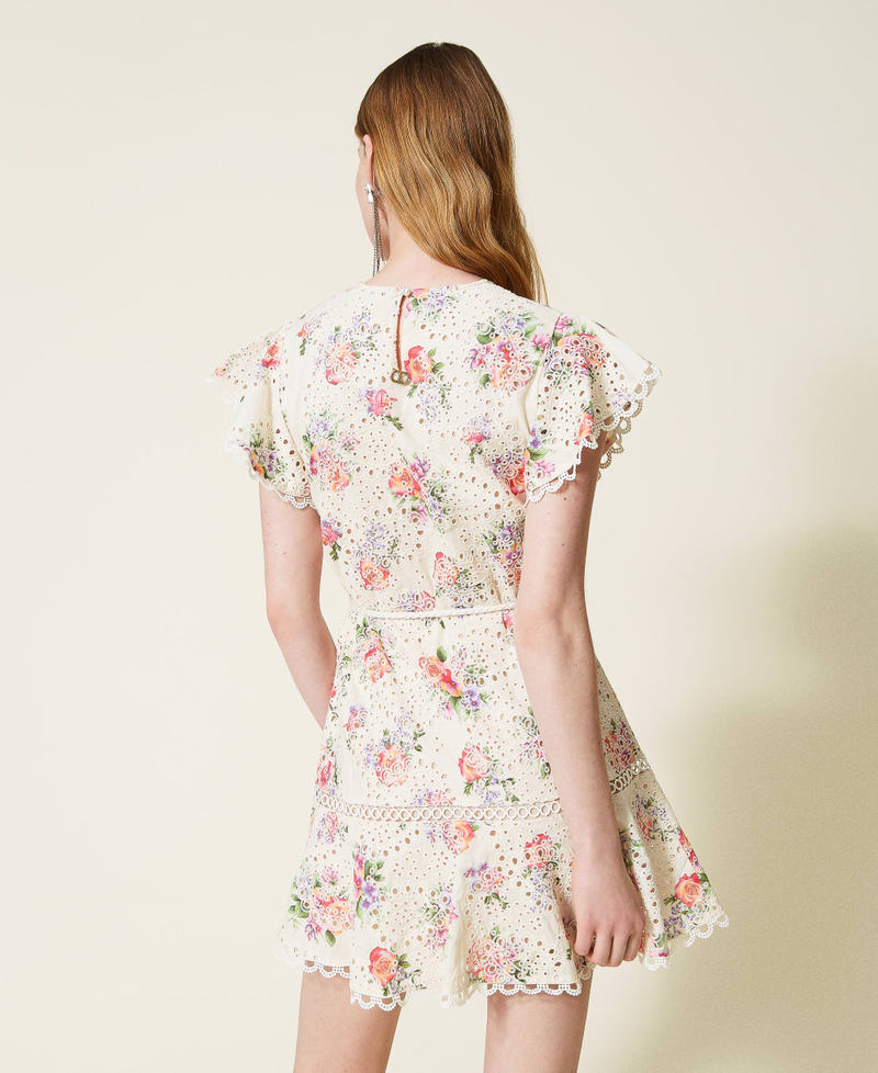 Robe courte fleurie avec broderie anglaise