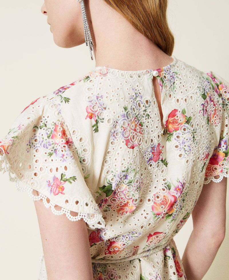 Robe courte fleurie avec broderie anglaise