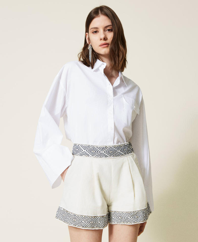 Linen blend shorts with handmade embroideries Two-tone Off White / "Smoky" Grey / Embroidered Woman 221TT2243-02