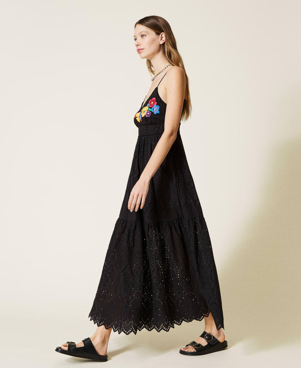 Robe longue avec broderie hotsell