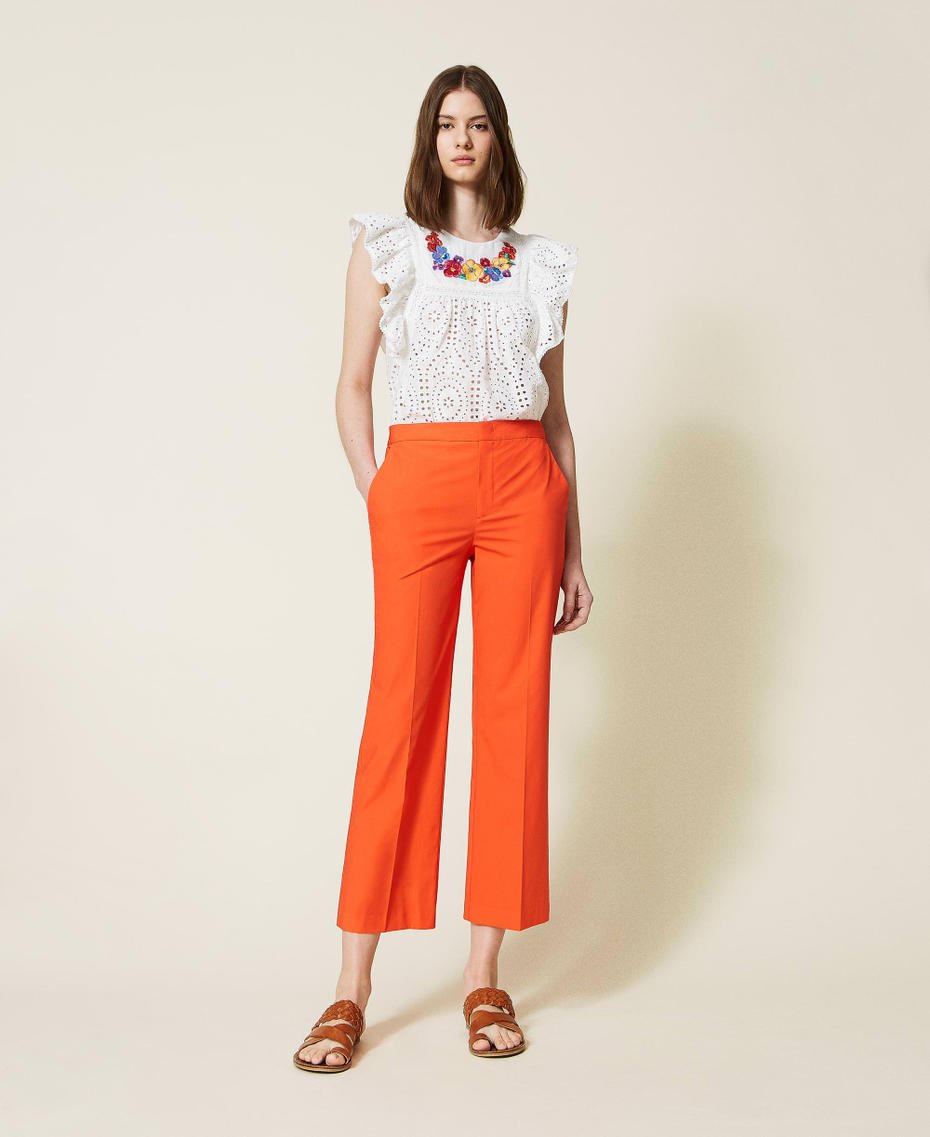 Top con ricamo a fiori multicolor