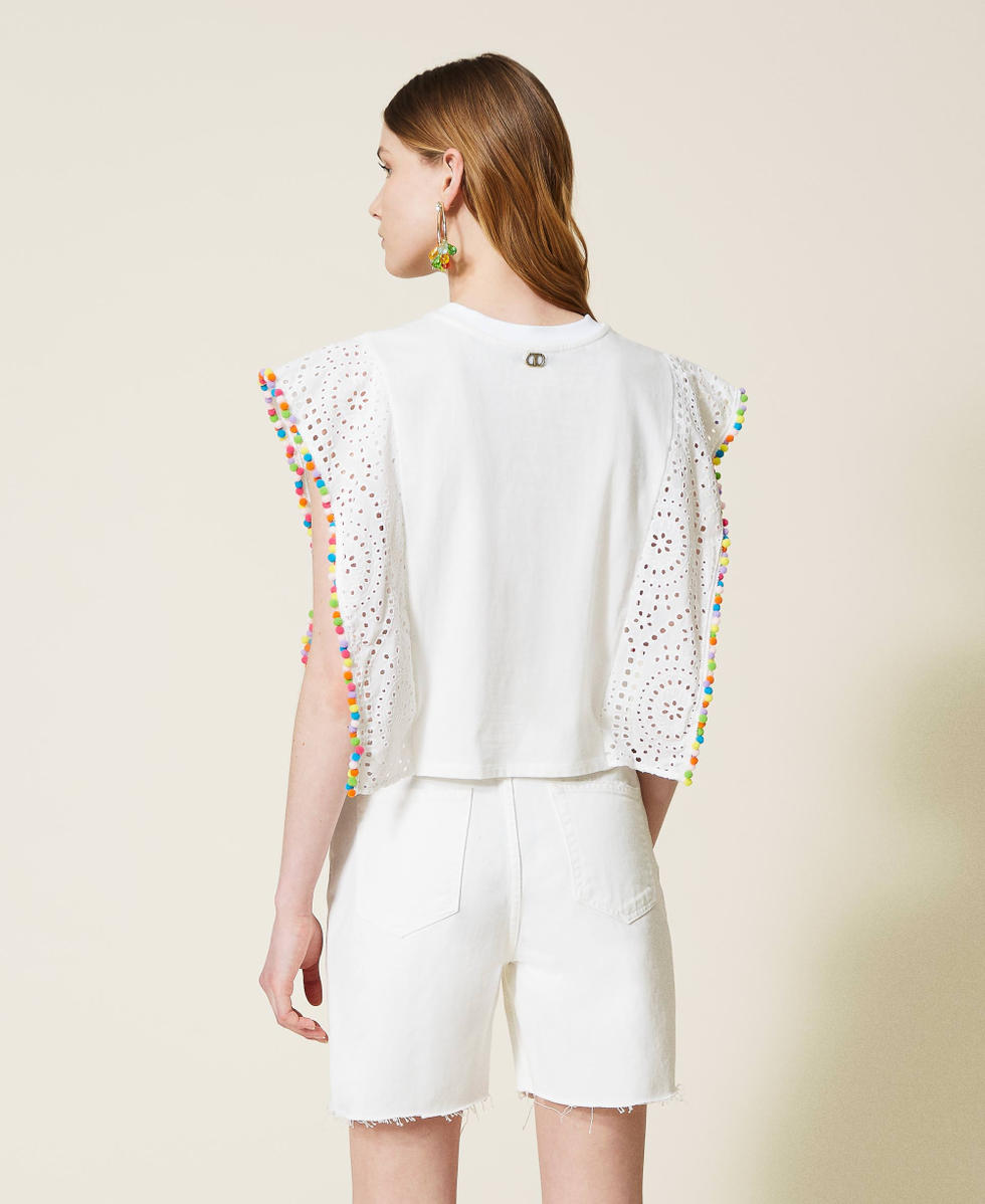 T-shirt boxy con pompon multicolor