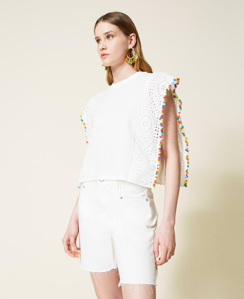 T-shirt boxy con pompon multicolor