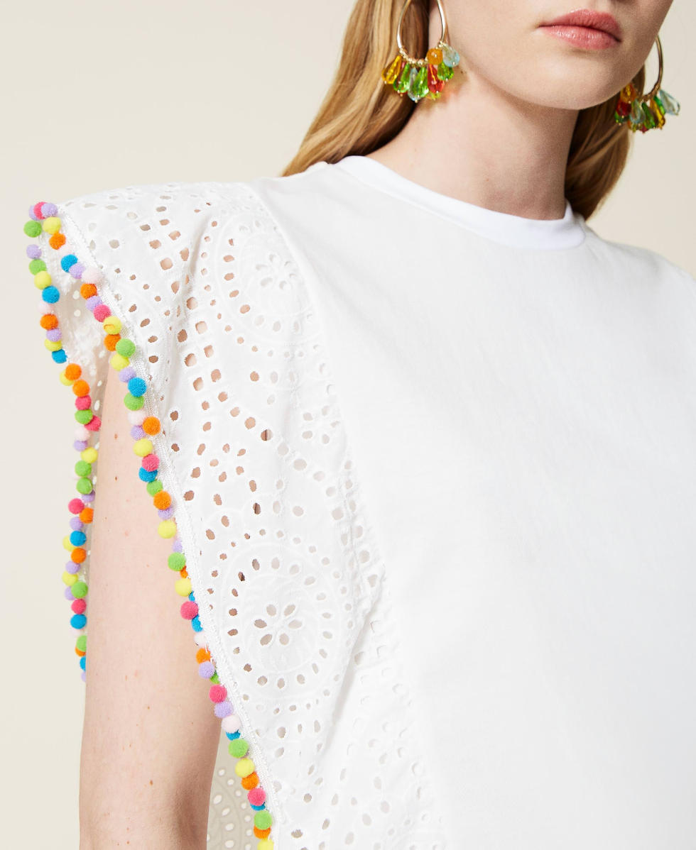 T-shirt boxy con pompon multicolor
