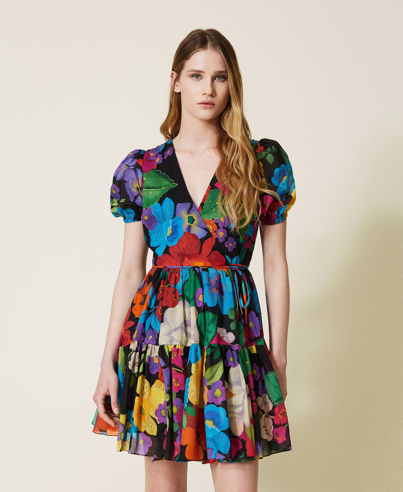 Vestito portafoglio corto a fiori blu e panna