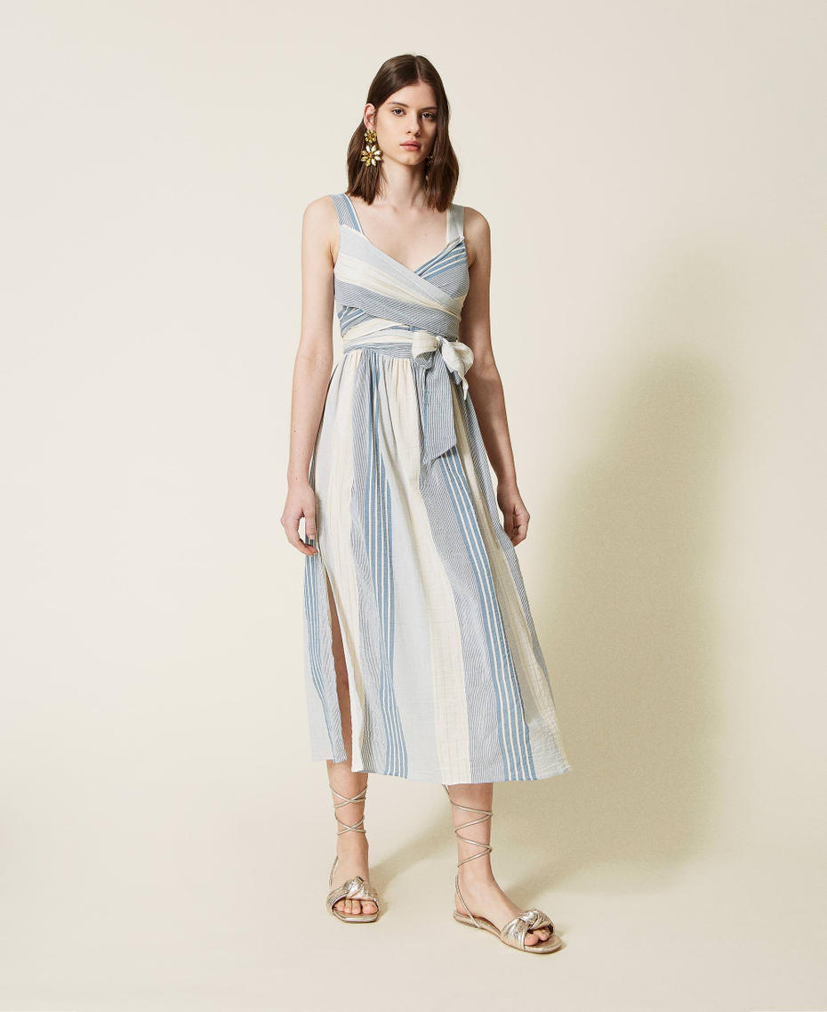 Gestreiftes Maxikleid aus Gaze