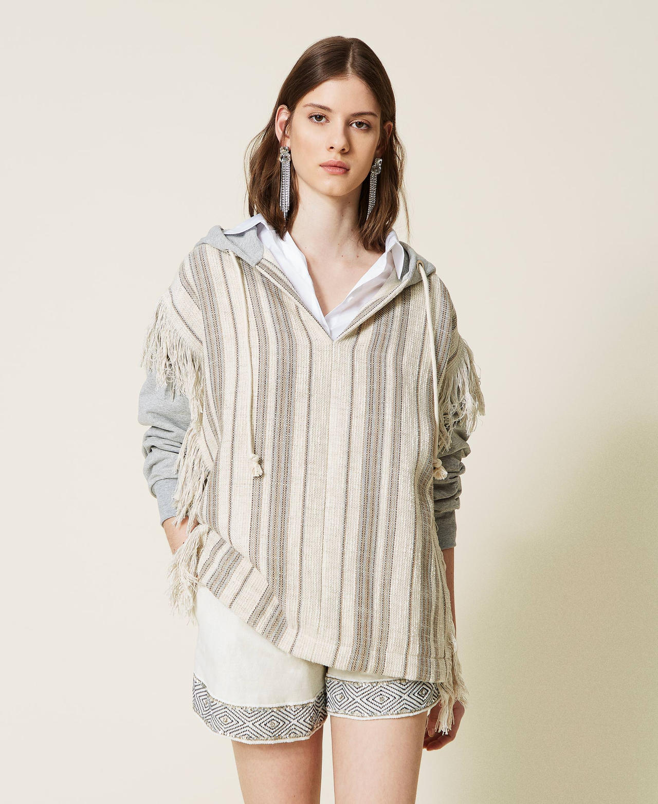 Striped woven hoodie with fringes Two-tone Sand Mat/ Sweatshirt Grey Woman 221TT242A-02