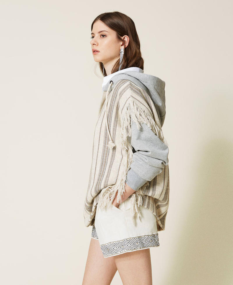 Sweat-shirt en tissu natt&eacute; ray&eacute; avec franges