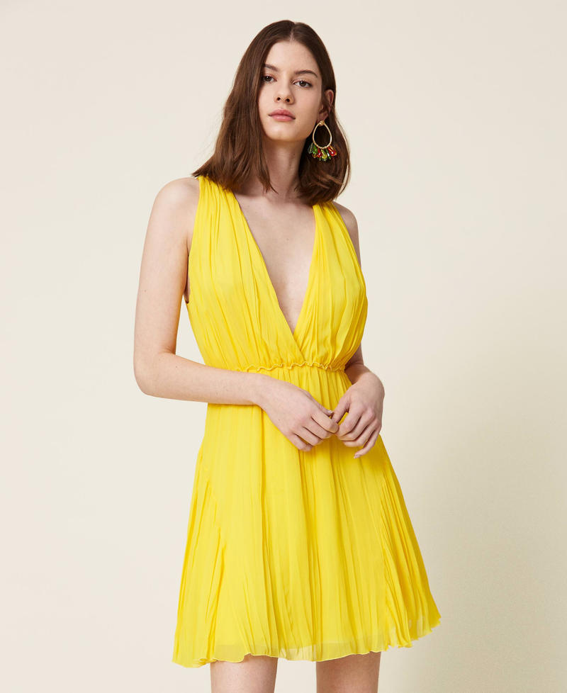 Robe courte en crêpe georgette plissé Jaune « Radiant Yellow » Femme 221TT2474-02