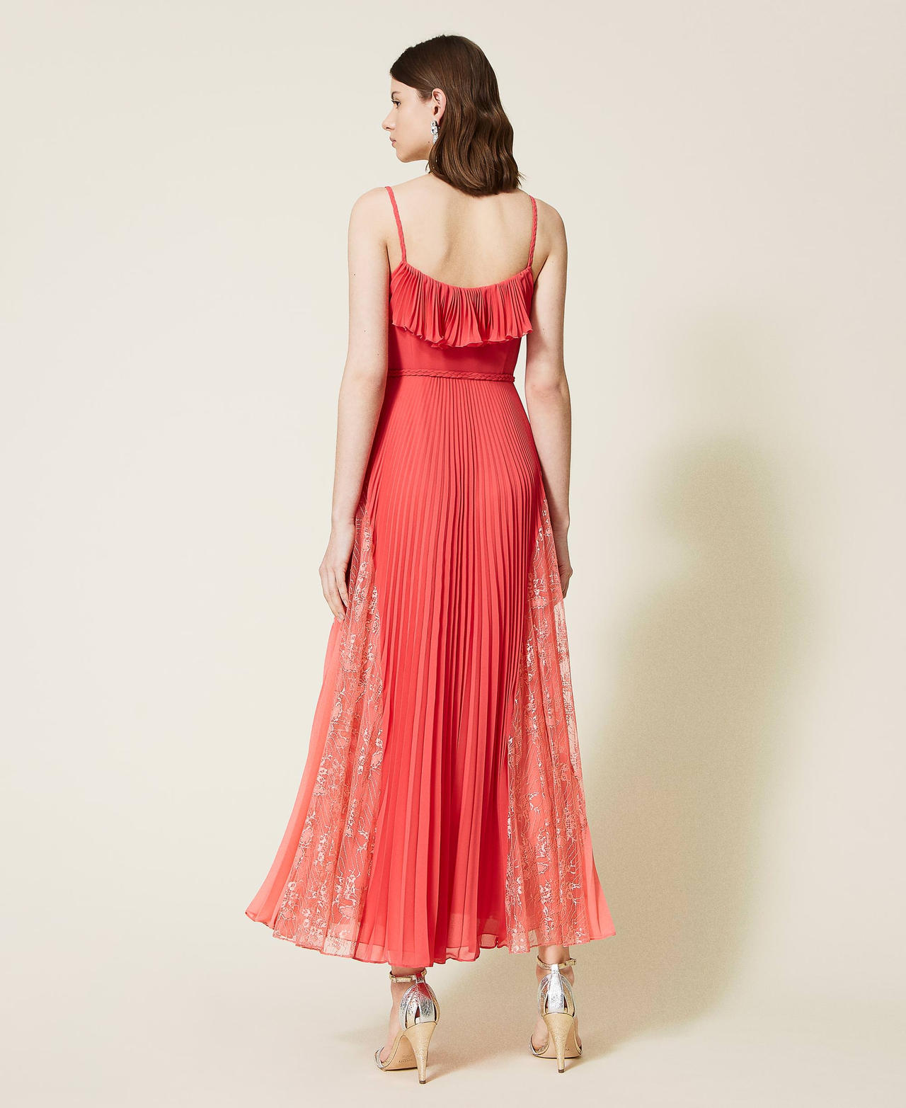 Long georgette dress with ruffles and lace