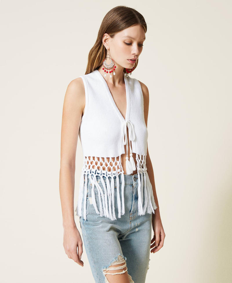 Knitted gilet with fringes