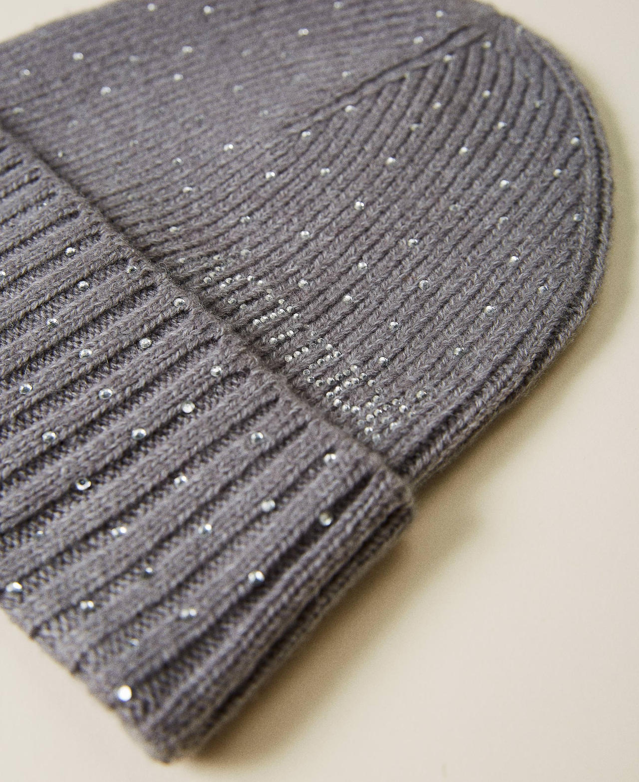 Knit beanie with rhinestones all over Light Gray Mélange Woman 222AA406B_0082C_02
