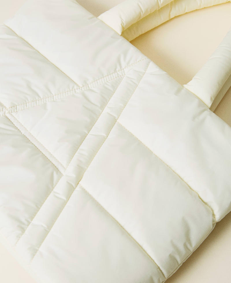 Quilted shopper with logo