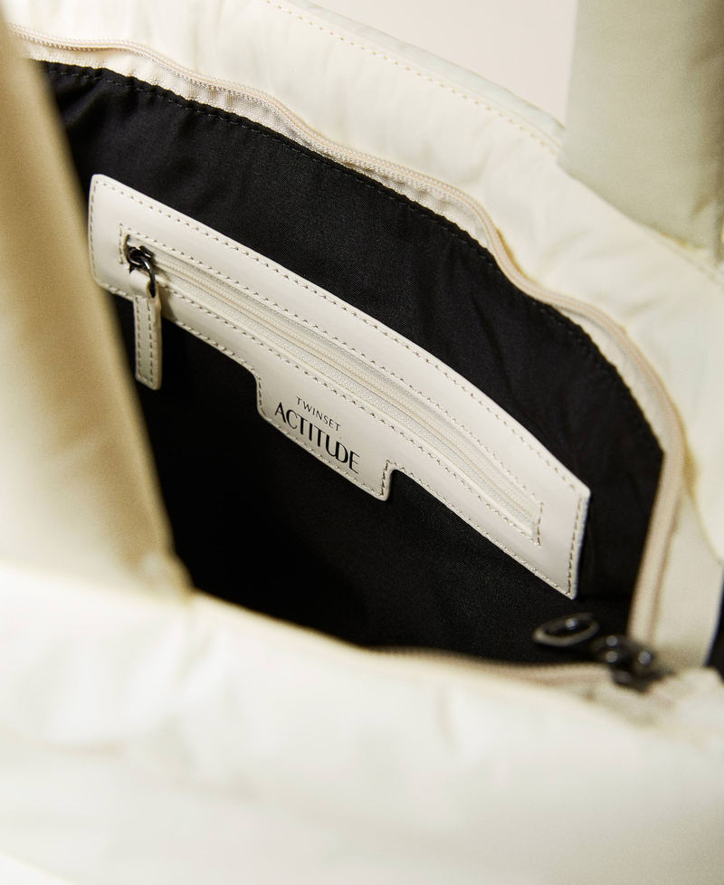 Quilted shopper with logo