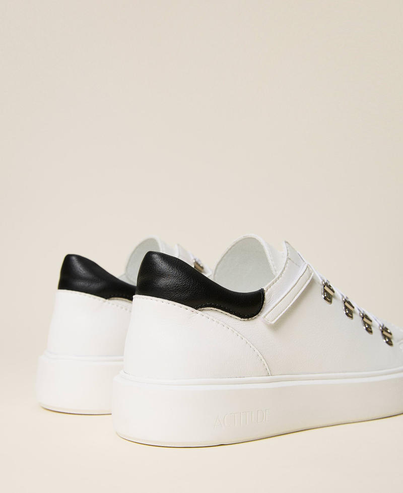 Baskets avec lacets sigl&eacute;s