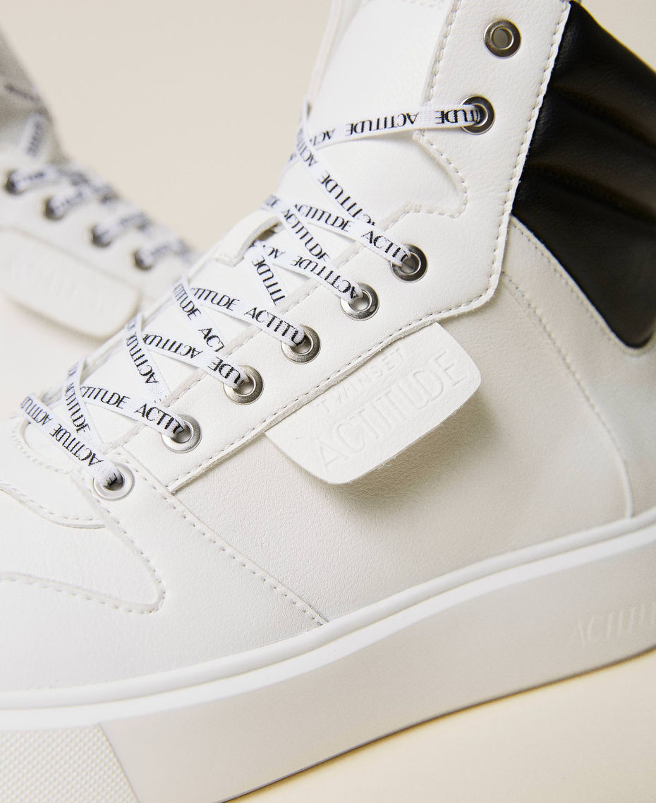 Sneakers alte con lacci logati