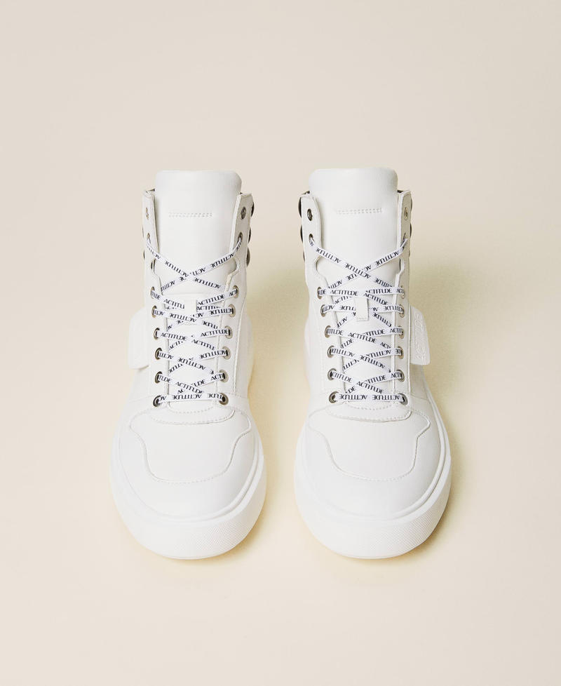 Sneakers alte con lacci logati