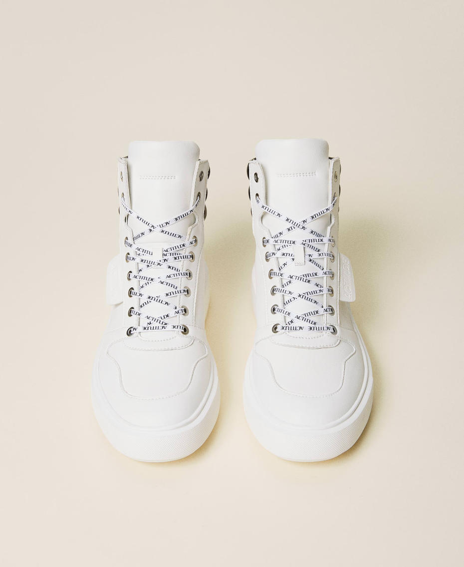 Sneakers alte con lacci logati
