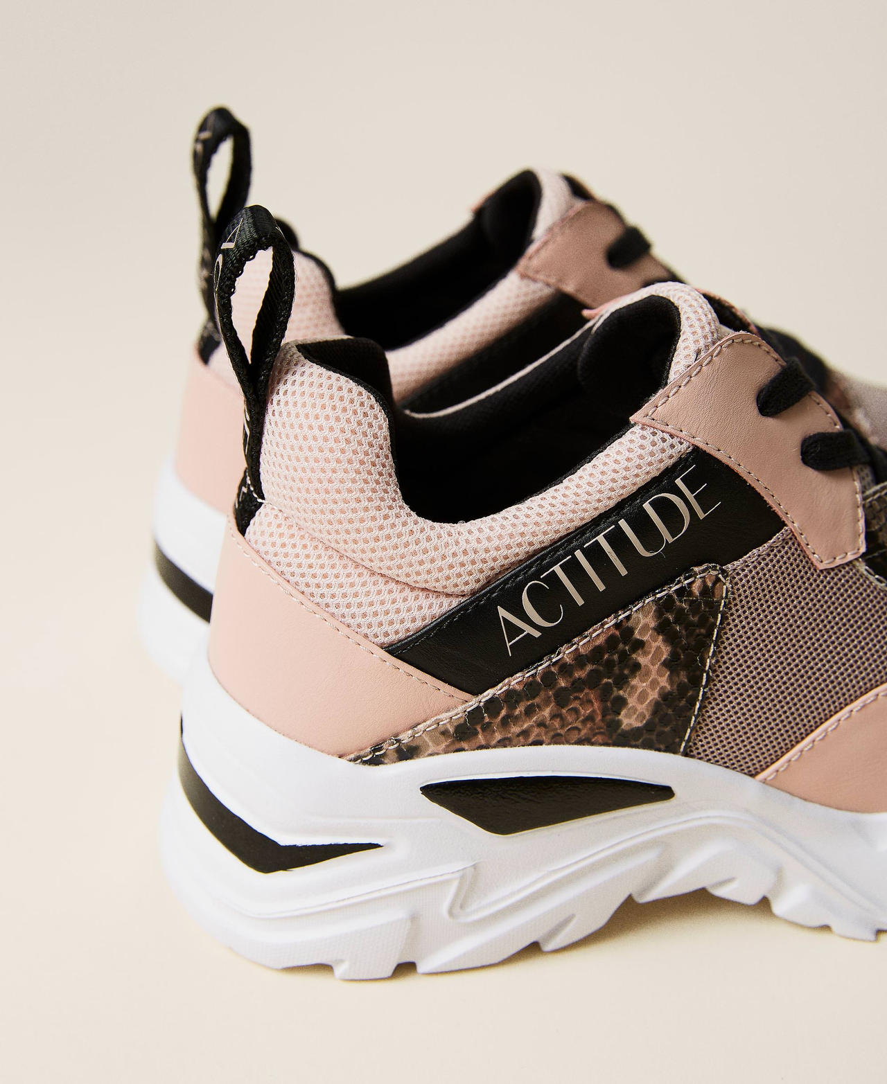 Scarpe running con inserti e logo