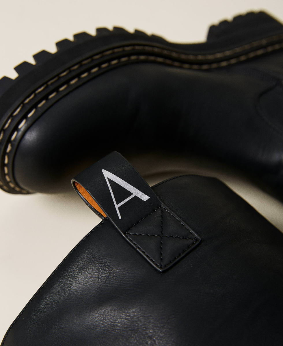 High leg boots with stitching and logo