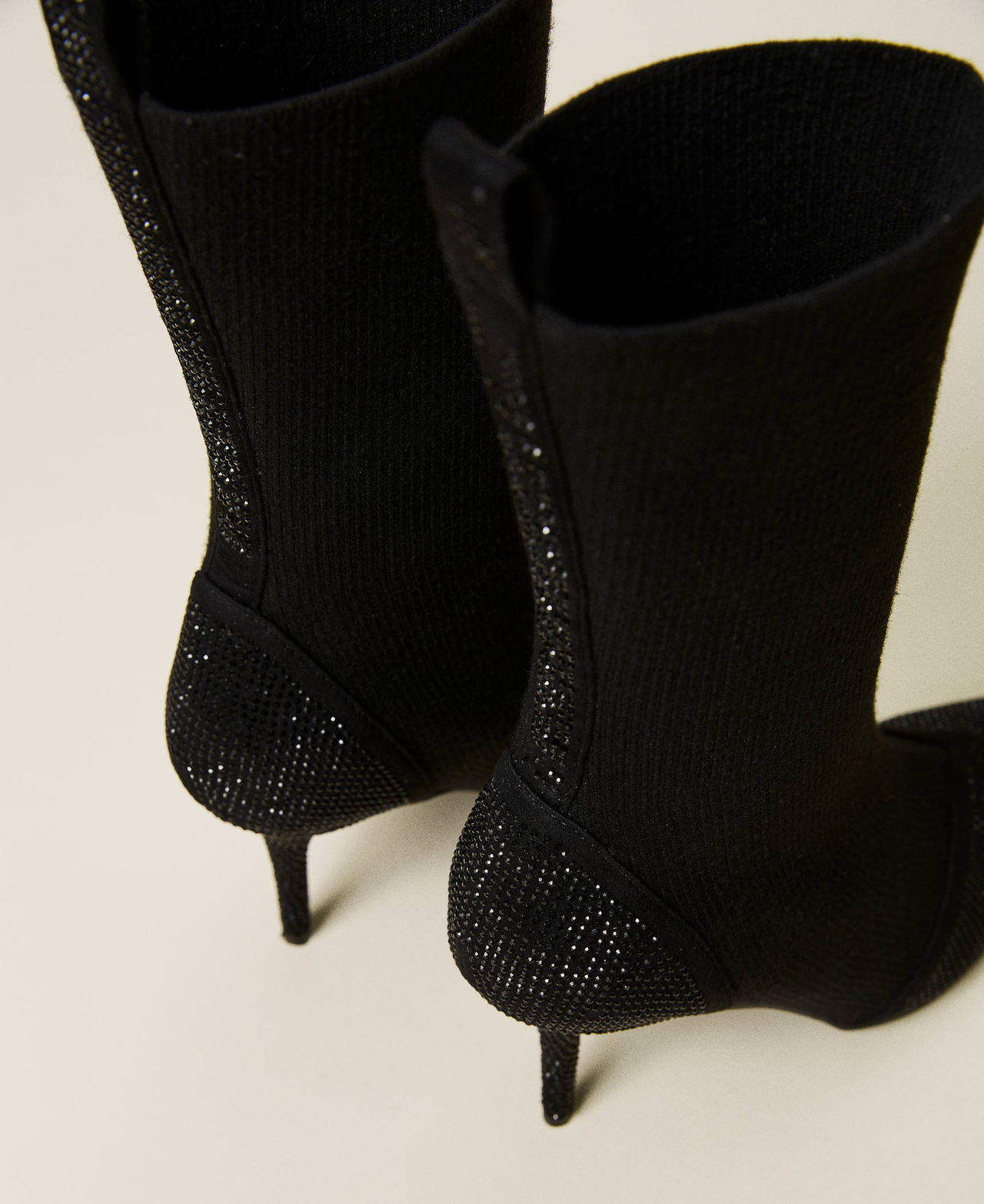 Stiefelette im Sock-Boots-Stil mit Strass Schwarz Frau 222ACP244-02