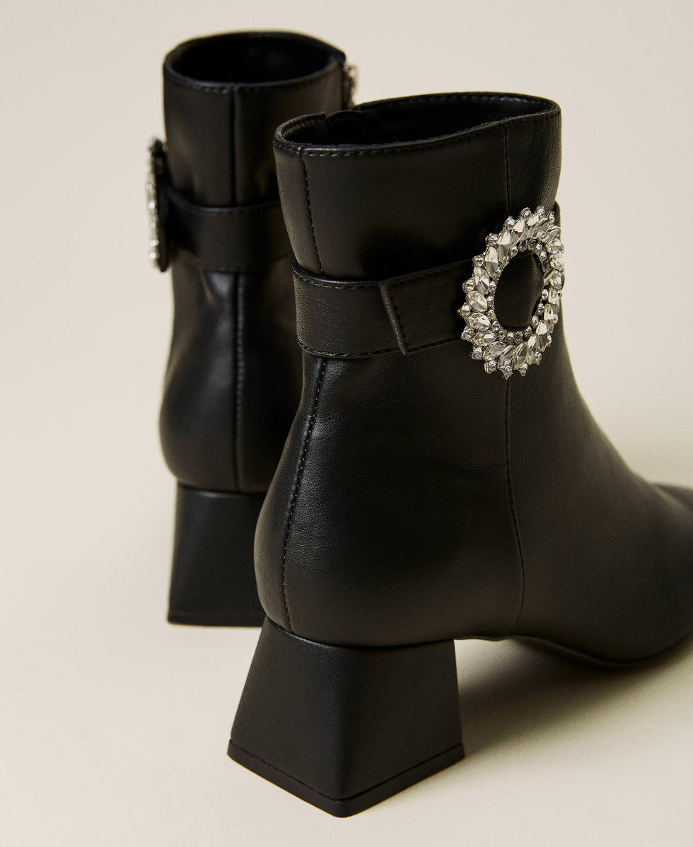 Bottines avec bride et boucle bijou