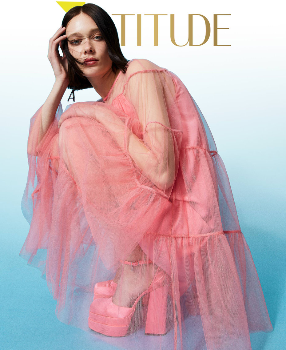 Short flounced tulle dress