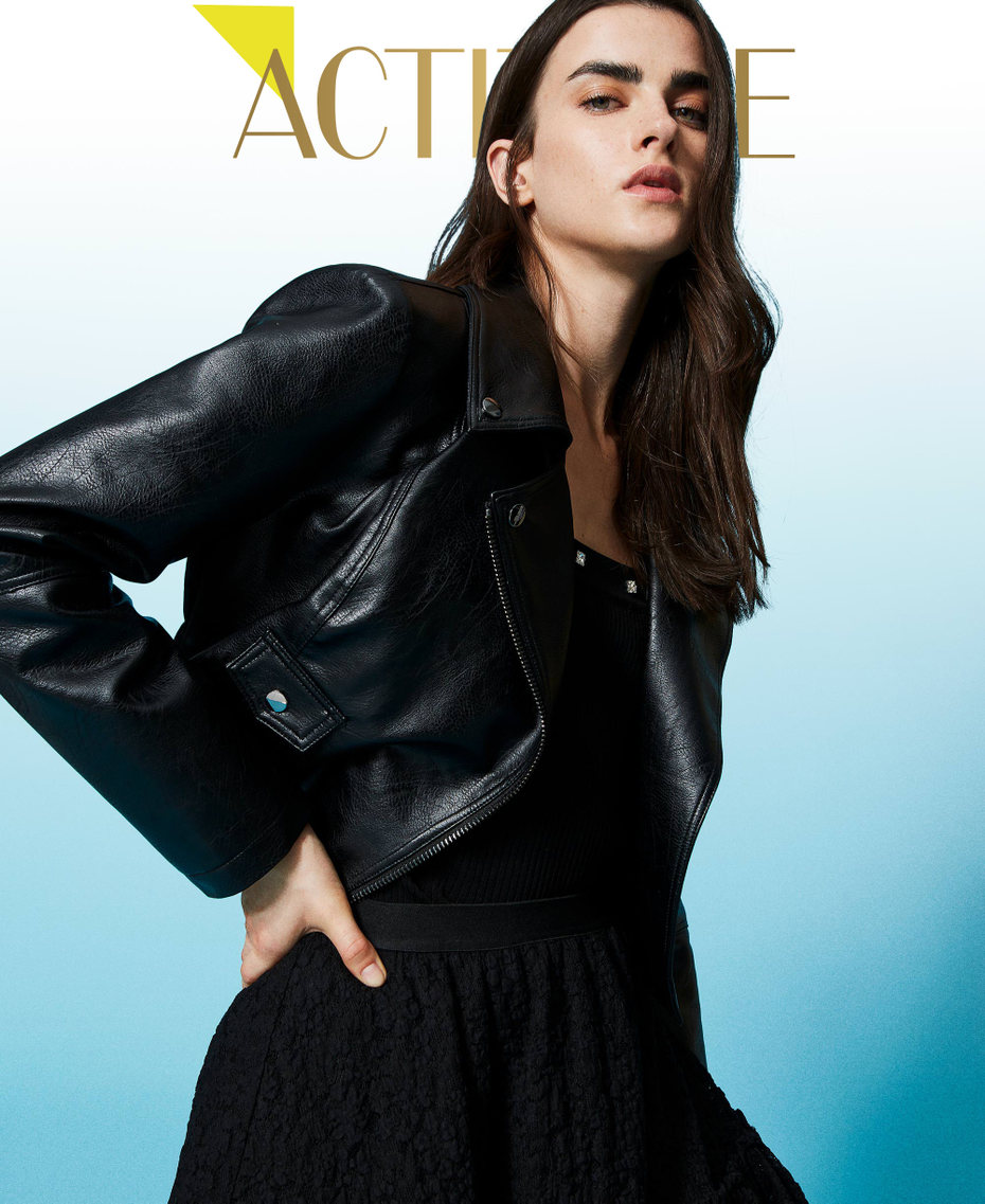 Biker jacket with logo puller