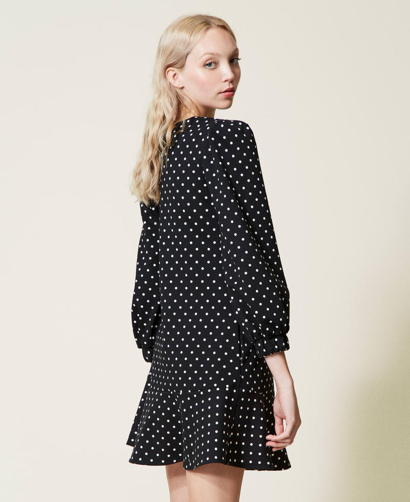 Short polka dot dress with brooch