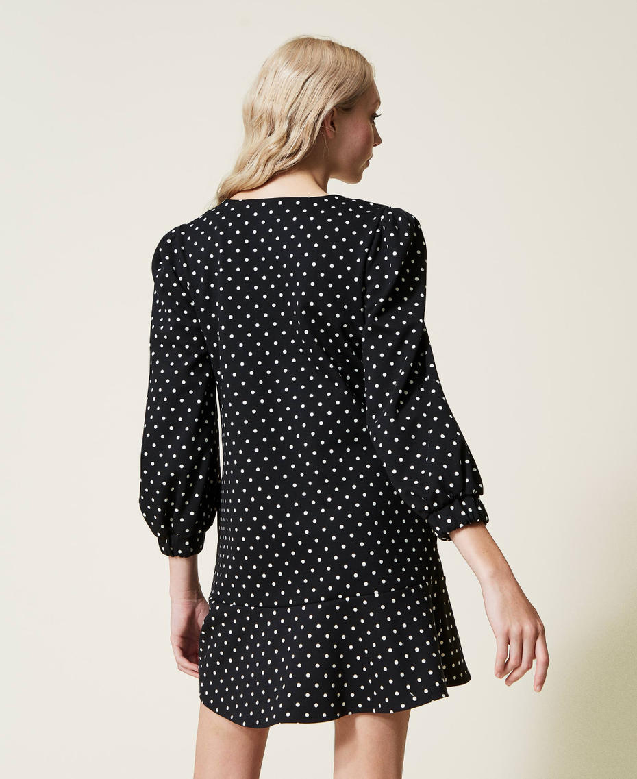 Short polka dot dress with brooch
