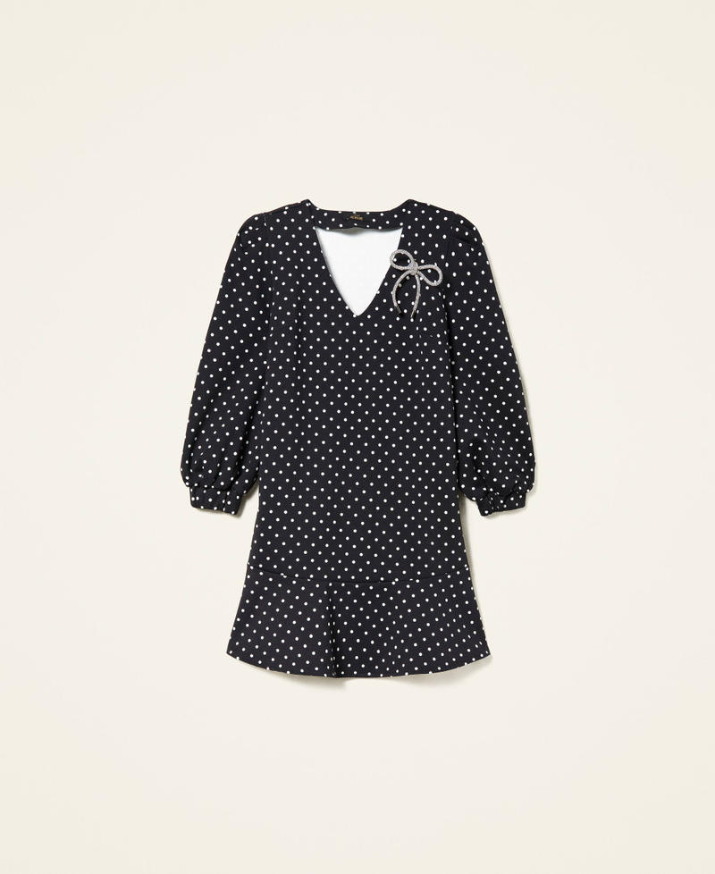 Short polka dot dress with brooch