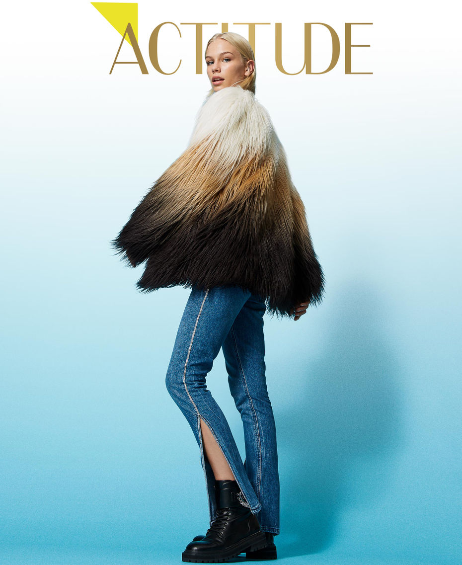 Jeans slim fit con strass e spacchi