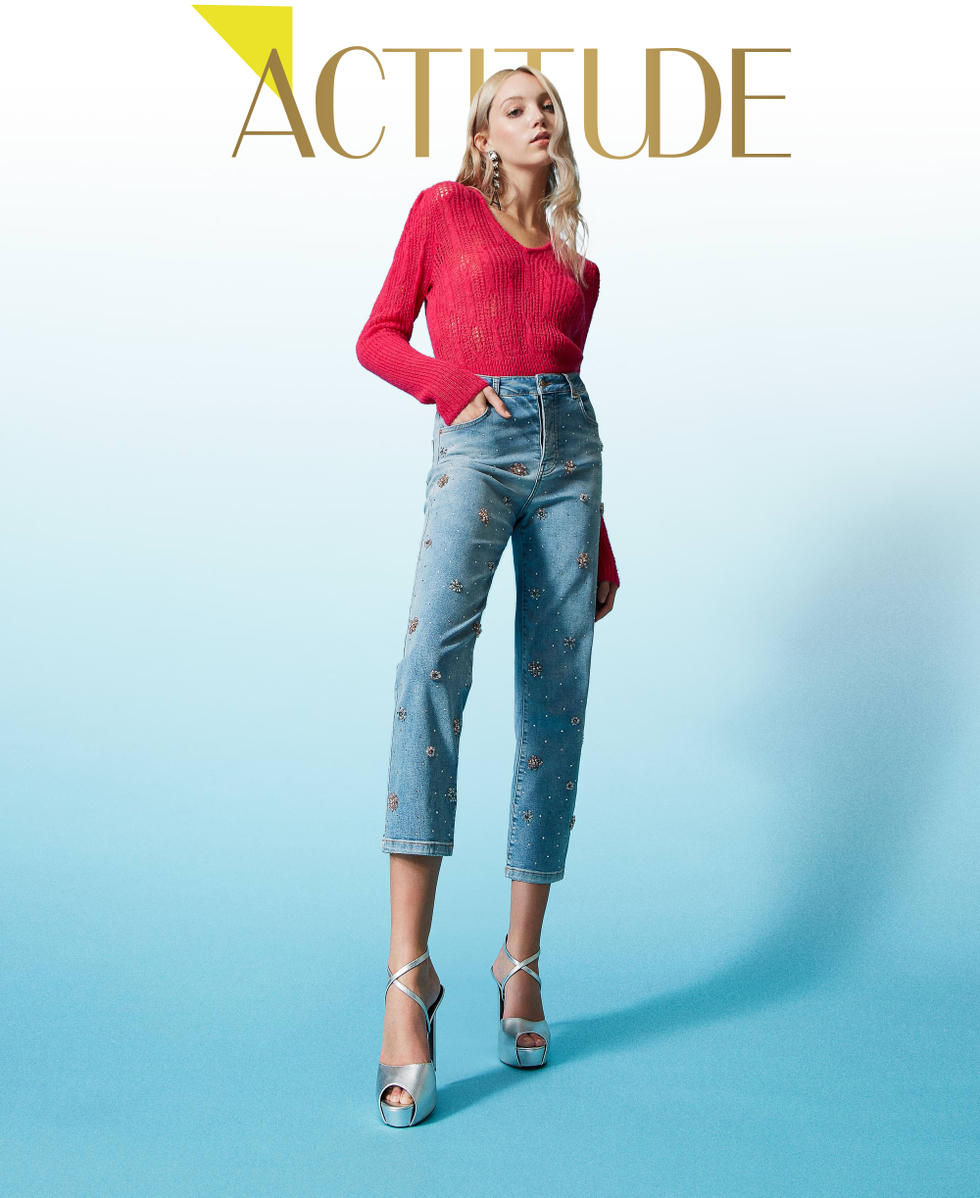 Regular-Fit-Jeans mit Stickereien und Chatons