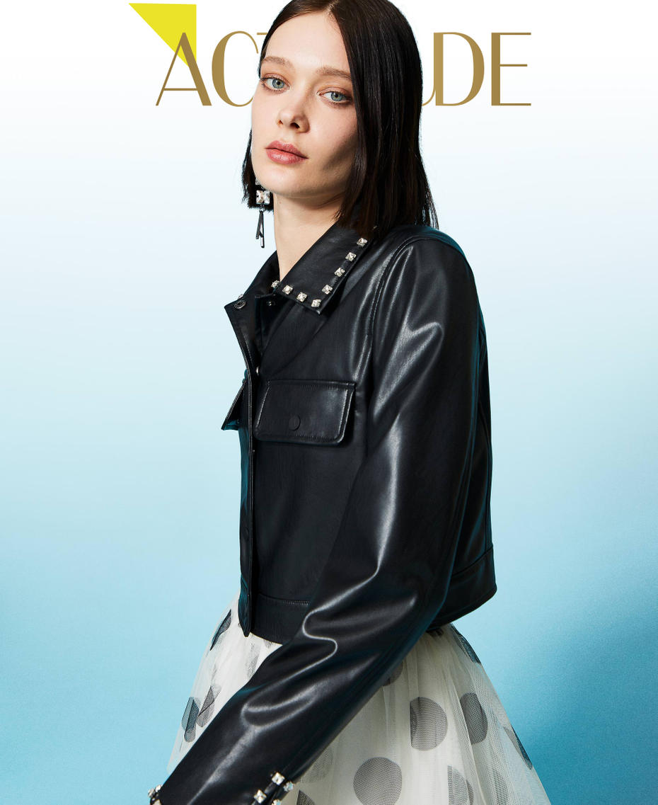 Giacca effetto pelle con ricamo