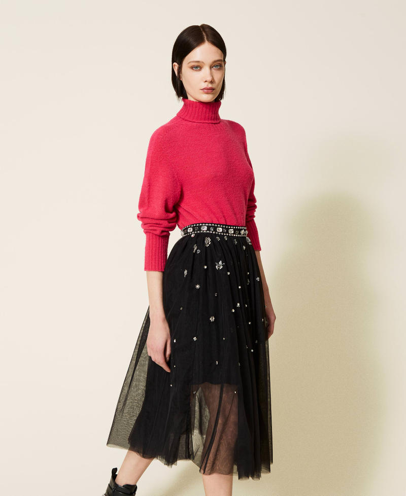 Jupe en tulle avec broderie realisee a la main