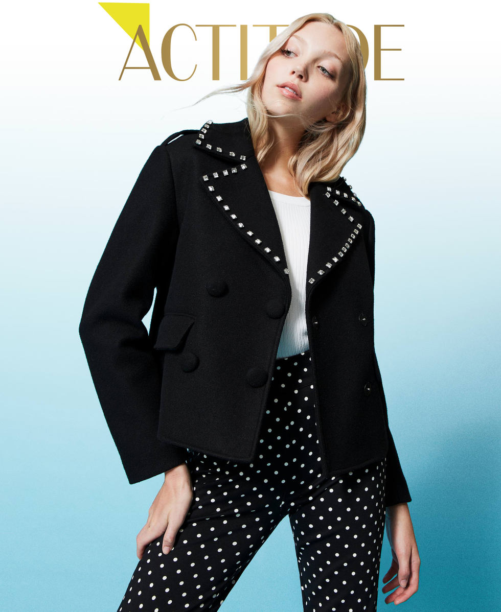 Wool cloth pea coat with embroideries