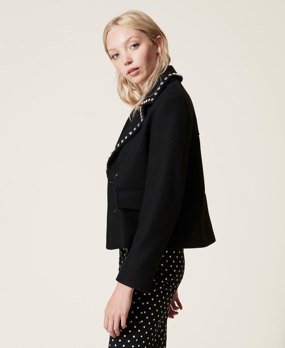 Wool cloth pea coat with embroideries